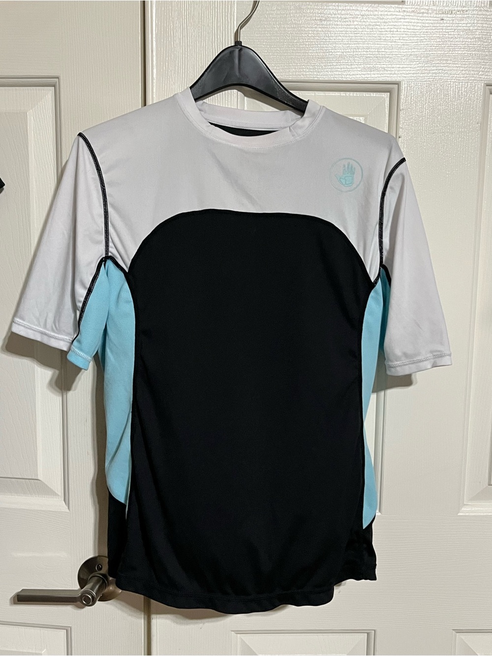 Body Glove Short Sleeve UPV Sun Protection Tee - Black, White & Light Blue
14–02